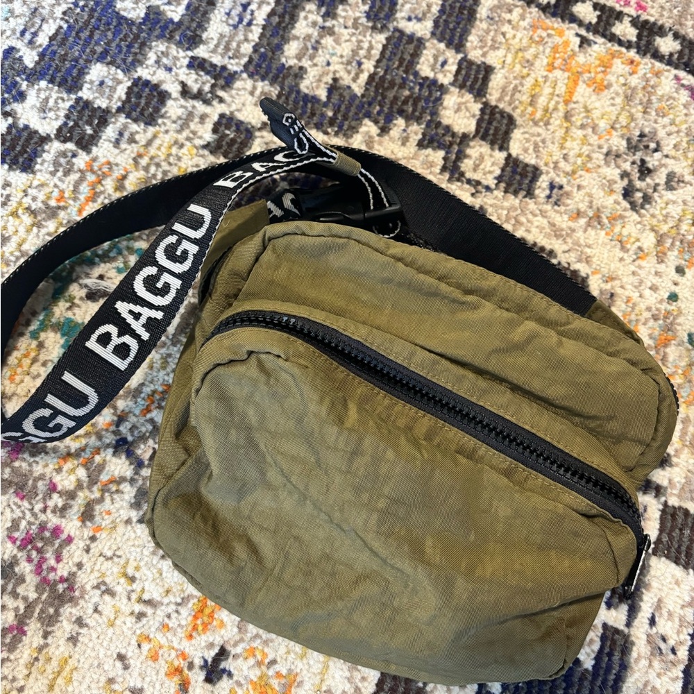 EUC Baggu Belt Bag- army green color
